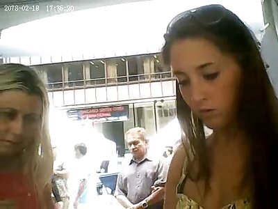 Gata amadora está tendo uma entrevista vídeo de pornô brasileiro grátis de emprego