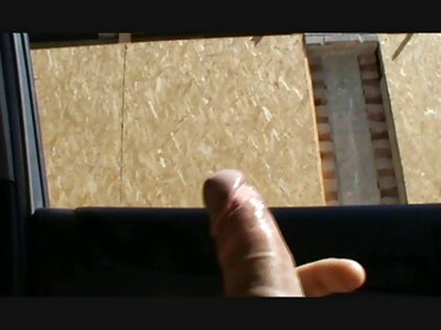 Uma video sexo grátis bundinha bronzeada é alimentada com esperma